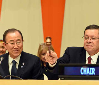 Secretary-General of the United Nations Ban Ki-moon and Deputy Minister International Relations and Cooperation Luwelyn Landers.