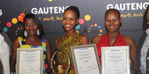Amanda Tobo (centre) was named Best Female Actress at the annual Ishashalazi Theatre Awards. Other nominees in the category were Ndlovukazi (left) and Yvonne Nkosi.