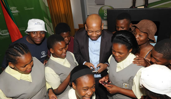 City of Tshwane's Mayor Kgosientso Ramokgopa shows some young people how the new Namola App works. The App gives citizens a direct link to their nearest police officers.