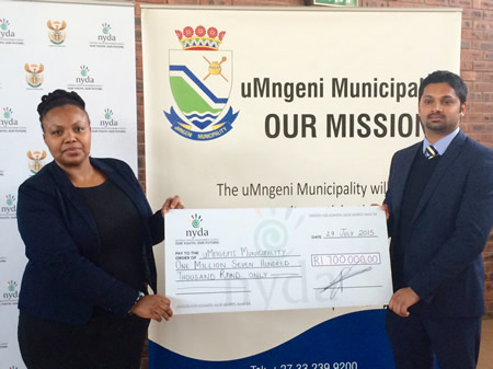 Executive Mayor of the Umgeni Municipality Cllr Mbali Myeni and the Chairperson of the NYDA Yershen Pillay during a cheque handover ceremony in Howick, KwaZulu-Natal.