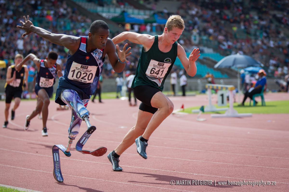 Ntando Mahlangu out of the blocks in the Boys 16 Sub-Youth 400m Final.