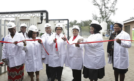 Water and Sanitation Minister Nomvula Mokonyane launches the Richards Bay desalination plant with KwaZulu-Natal government officials. (Image: KZN CoGTA)