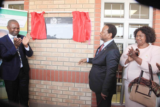 KZN Health MEC Sibongiseni Dhlomo and King Goodwill Zwelithini during the opening of a 24-hour clinic for the community of KwaNongoma.