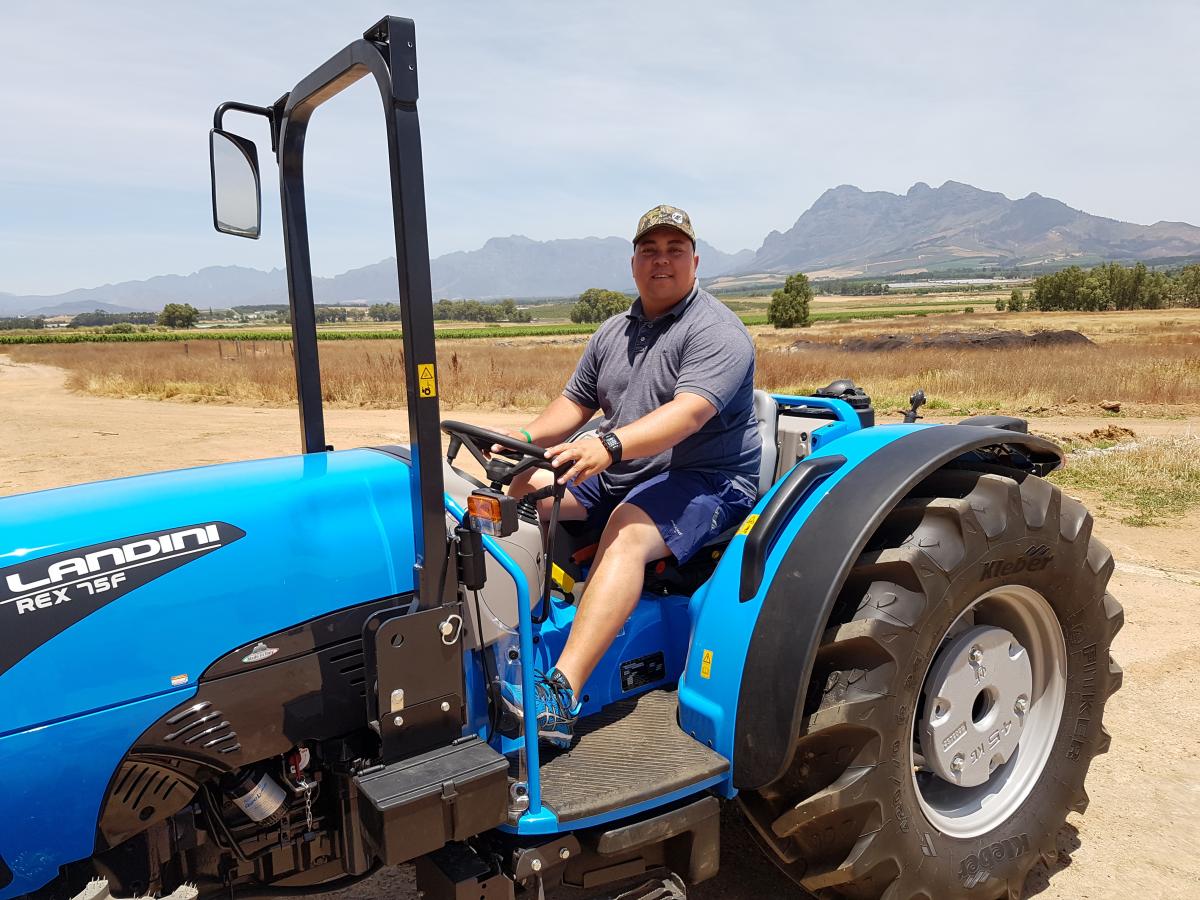 Young farmer Wayne Mansfield (33) from Paarl has gone from working as a hawker for his uncle at the Cape Town Market during his school days to exporting his own lemons that he farms on a leased piece of land.