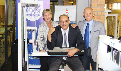 Western Cape Minister of Cultural Affairs, Anroux Marais, Cape Agulhas Municipality Mayor Paul Swart and Overberg District Municipality Mayor Andries Franken officially opened the upgraded Glaskasteel Sports Complex.