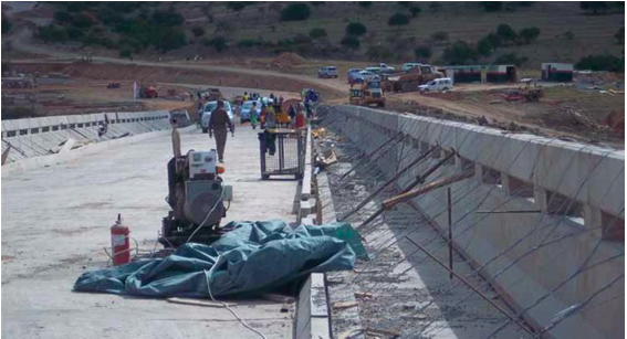Photo caption: The Nkosi Dalibhungu Mandela Legacy Bridge, which is expected to be completed by the end of the year, will cut the travel time of residents from the Mvezo and Lundondolo villages in the Eastern Cape.