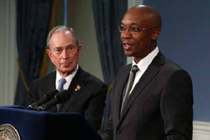 New York City Mayor Michael Bloomberg (left) and Johannesburg Mayor Mpho Parks Tau announced that the City of Johannesburg will host the C40 Cities Mayors Summit, which would address the issue of climate change, in 2014.