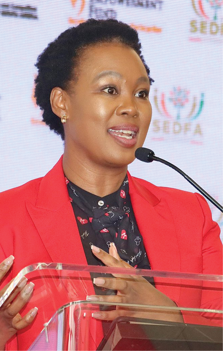 Holobye wa Nhluvukiso wa Mabindzu Lamatsongo, Stella Ndabeni eka ku simekiwa ka Nkwama wa Nseketelo wa Mavhengele ya Swiphaza.