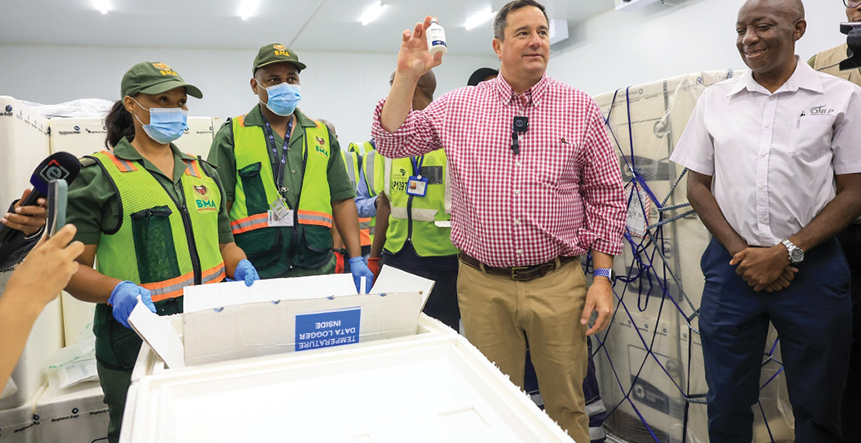 Agriculture Minister John Steenhuisen oversees the arrival of one million high potency Foot and Mouth Disease vaccines, sourced from Biogénesis Bagó in Argentina.