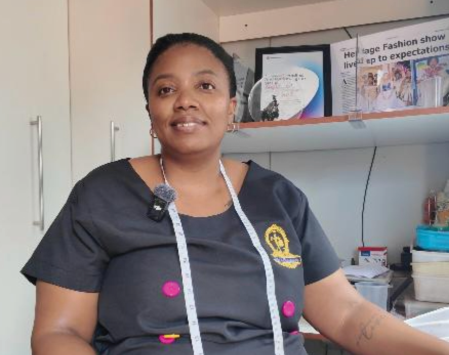 Lufuno lwa Vho Pontso Motswane lwa zwa u runga na u ola zwiambaro zwo vha swikisa kha u thoma Lele Creation.