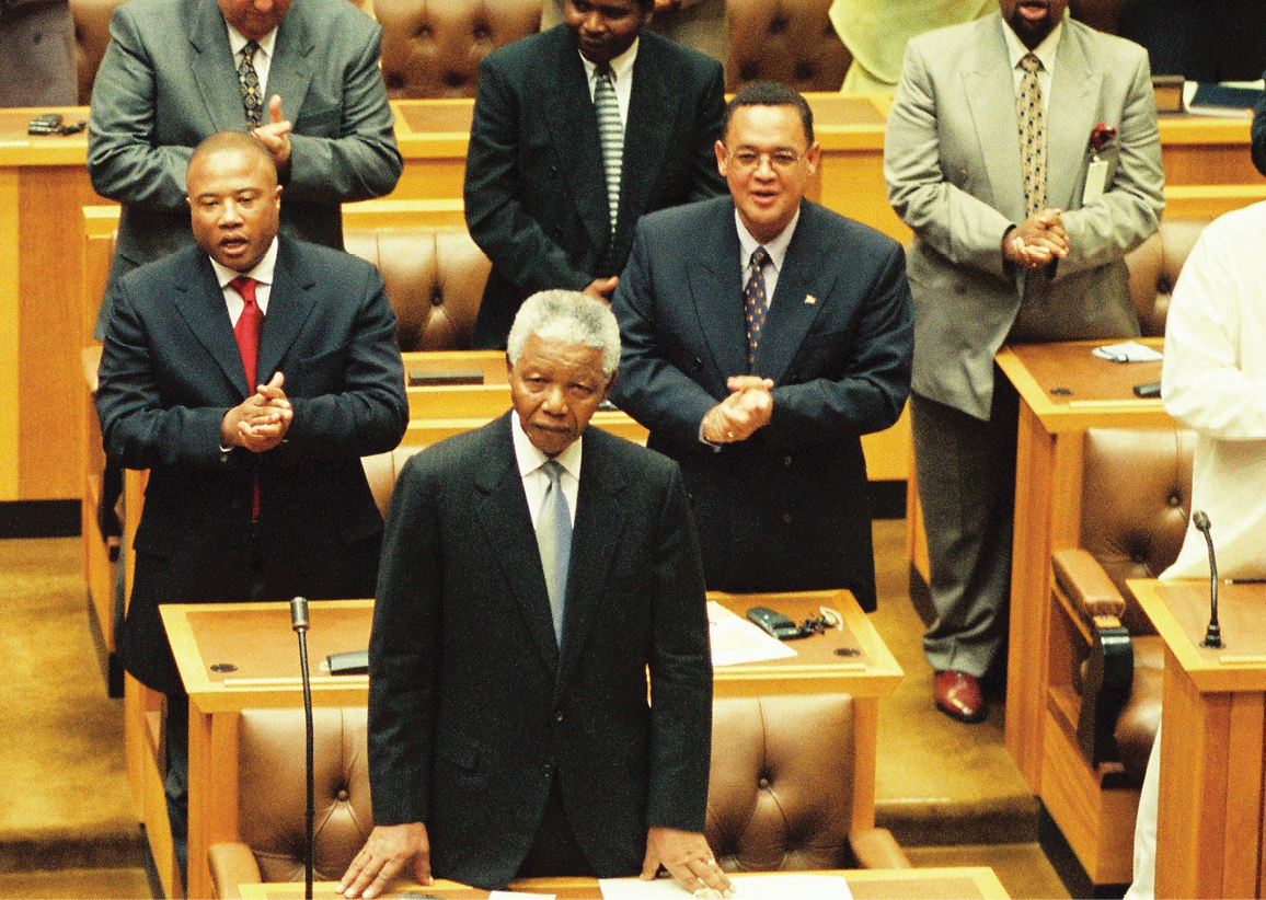 Amandla okulwa intlupheko nokungalingani asezandleni zethu