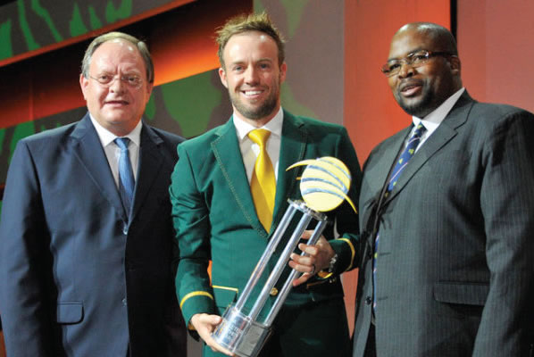 Deputy Minister of Sport and Recreation Gert Oosthuizen, AB de Villiers and Cricket South Africa President Chris Nenzani at the 2015 Cricket South Africa Awards. [Photo/Gallo Images]