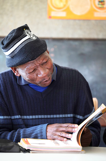 South Africa's adult literacy programme Kha Ri Gude has received international recognition.