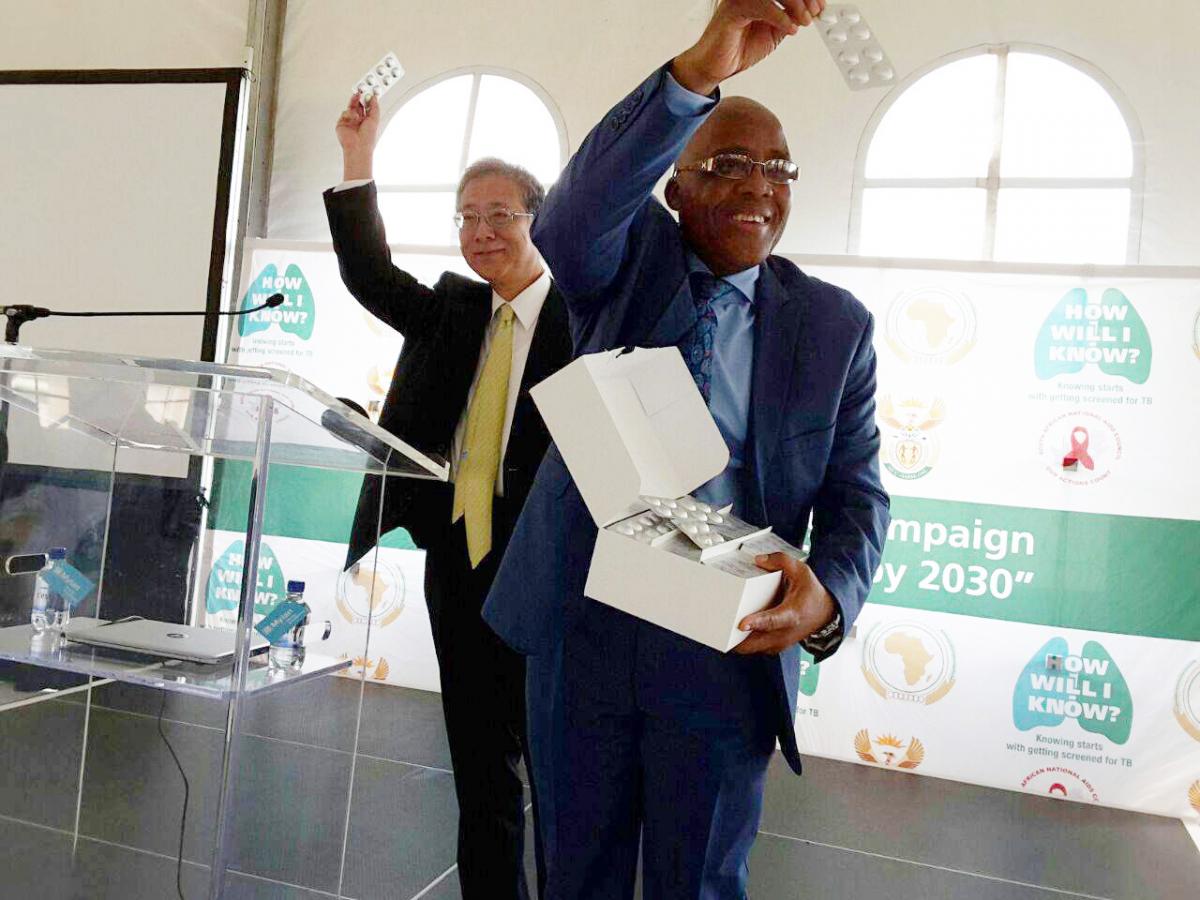 Minister of Health Dr Aaron Motsoaledi receiving Delamanid from the Ambassador of Japan Shigeyuki Hiroki. The treatment will be initiated among 400 patients in South Africa.