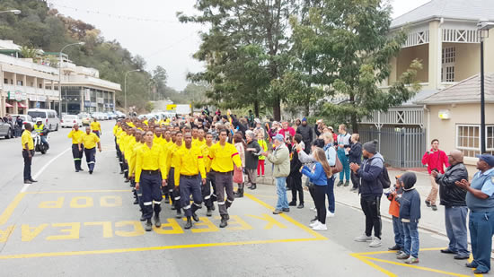 Thousands of people took to the streets of Knysna to thank the firefighters for their heroism and bravery.