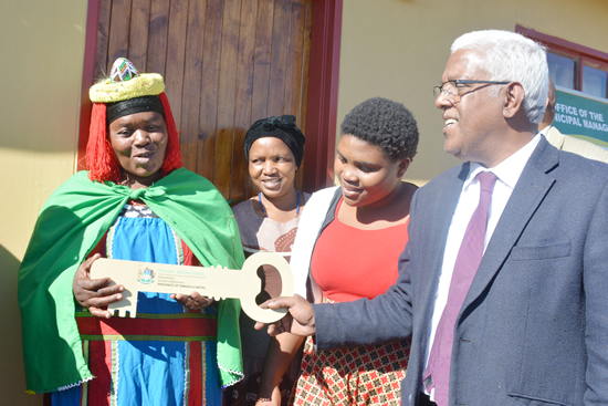 Qhamkile Mbhele receives the keys to her new house from KwaZulu-Natal Human Settlements MEC Ravigasen Pillay. (Image: Hlengiwe Ngobese)
