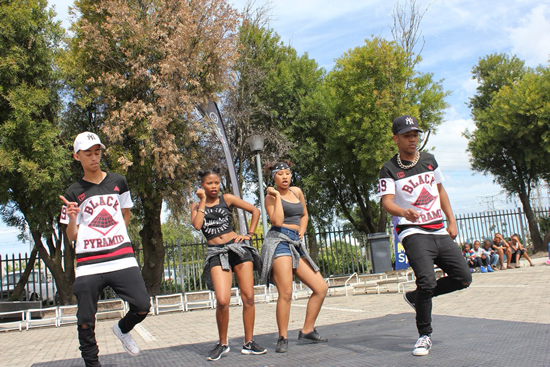 A local dance group entertains at the launch of the For My Future initiative in George. (Photo: Western Cape Department of Health).