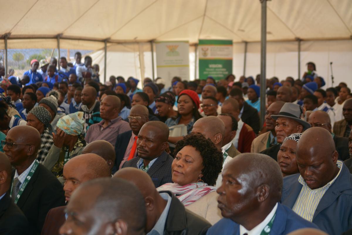 The Roka Lebea tribe from the Ga-Seroka village which is near Jane Furse in the Sekhukhune district municipality in Limpopo now have full ownership of their land after receiving title deeds from the Department of Rural Development and Land Reform.