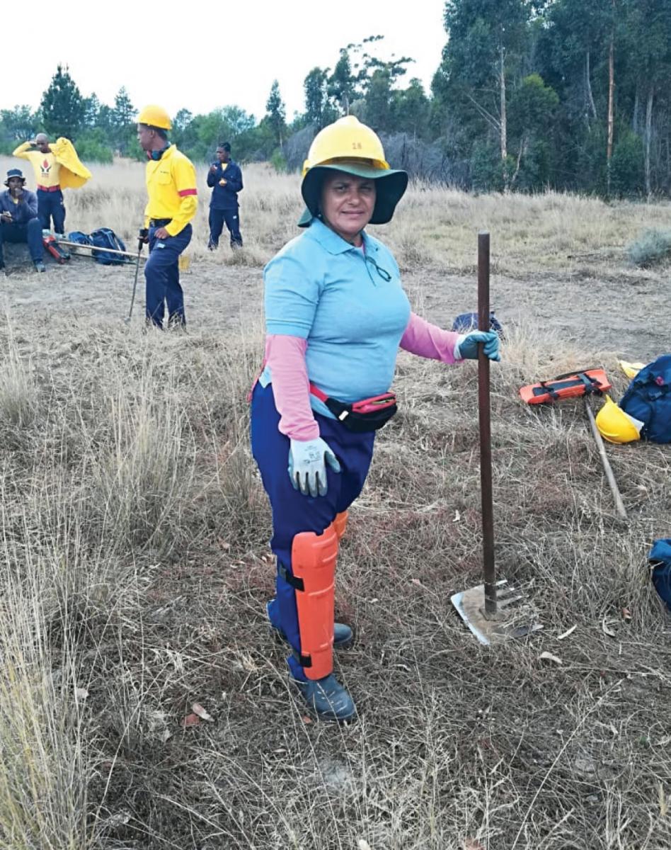 Linda Jansen is fondly referred to as “Aunty” and “Mother” by her employees and locals works closely with farmers in the area who understand the benefit of her programme