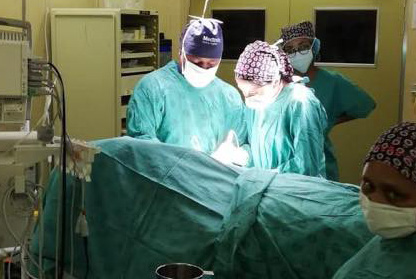 Doctors Liana Roodt and Kenward Chibuye from Groote Schuur Hospital operating on a cancer patient as part of the Flamingo Project.