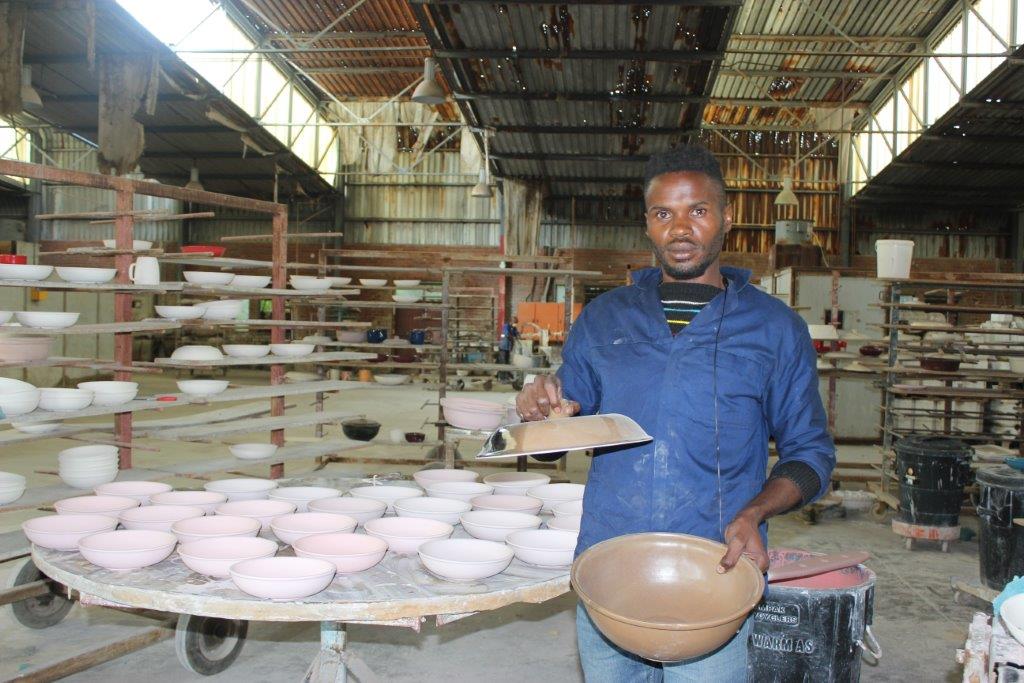Young ceramist Mduduzi Matsane is empowerings young people in his community.