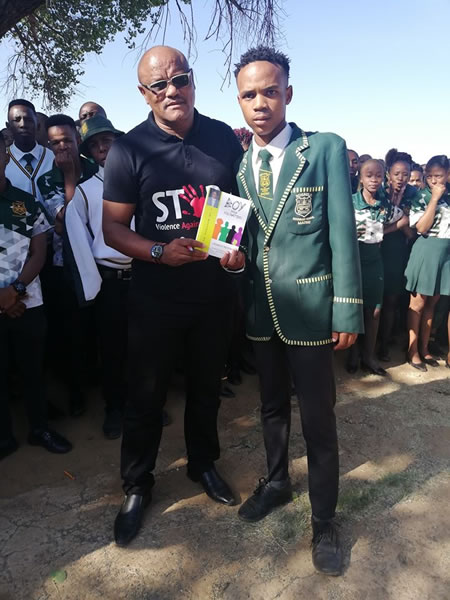 Charley Pietersen with Kamogelo Moleta from Sehunelo Secondary School in Mangaung.