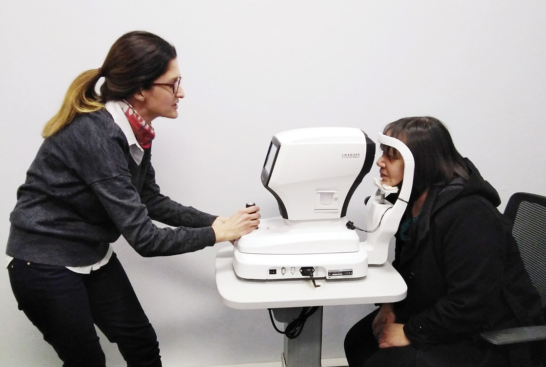 Optometrist Suna Karsten conducting an eye test with Avril Davids, a CTSB Braille facilitator.