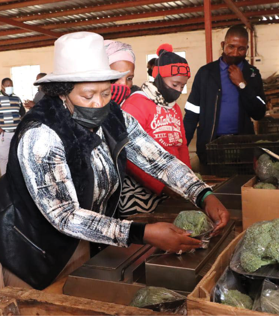  Workers from Gugulethu Farm with MEC Bongiwe SitholeMoloi. Image: KZN Department of Agriculture and Rural Development