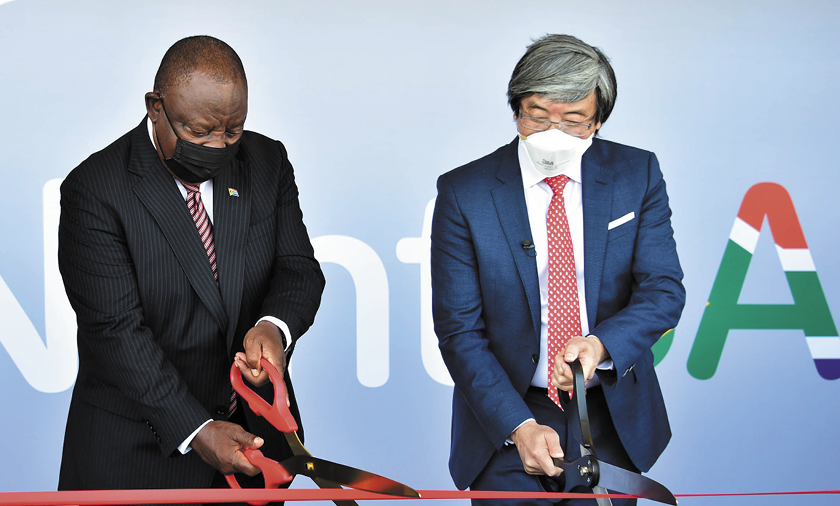 President Cyril Ramaphosa and Dr Patrick Soon-Shiong at the launch of the Nant-SA Vaccine Manufacturing Campus.