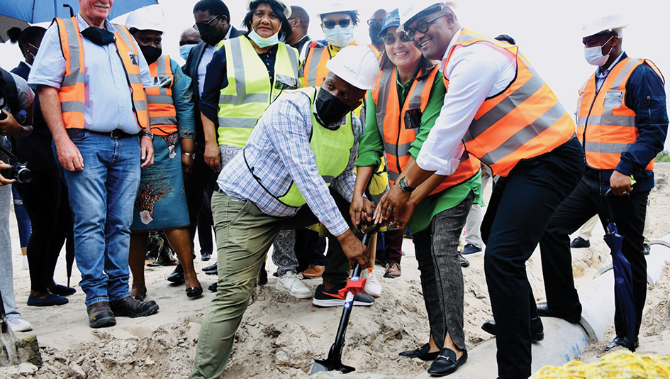 The Minister in the Presidency Mondli Gungubele and the  Minister for the Department Public Works and Infrastructure  (DPWI) Patricia De Lille conducted a sod turning during an  oversight visit of the housing construction site in the N2  Nodal Development in Gqeberha, Eastern Cape.