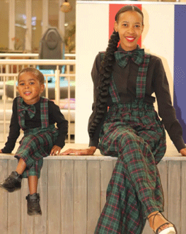 Dineo Cheonyane the owner of Reitu Hand Crafts with her daughter Reitumetse.