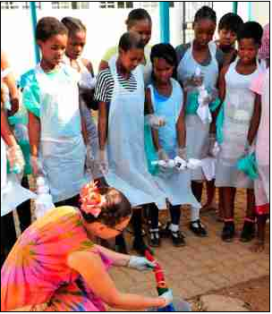 Pupils at 40 schools in Gauteng are being taught to channel their creativity through tie-dye. They are being taught art through an initiative by Tsogo Sun and the Gauteng Department of Education.
